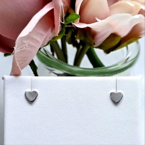 DAINTY HEART STERLING SILVET STUD EARRINGS - Picture 4 of 4